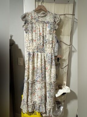 Cece women’s Floral Ruffle Sleeve Ivory Dress